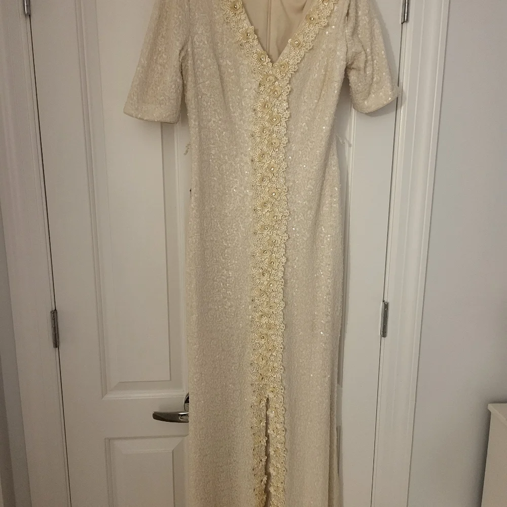 Dress - Picture 4 of 7